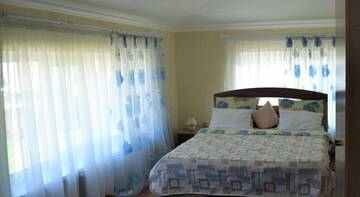 Фото номера Улучшенный двухместный номер с 1 кроватью Гостиница Guest House Na Radonezhskoy г. Сергиев Посад 5