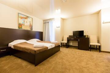 Фото номера Семейный Гостиница Hotel&amp;SPA Лафер Ренессанс 4 г. Сергиев Посад 3