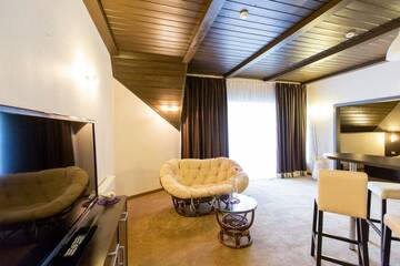 Фото номера Номер люкс (мансарда) Гостиница Hotel&amp;SPA Лафер Ренессанс 4 г. Сергиев Посад 3